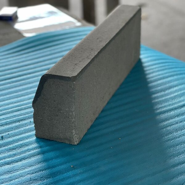 Bordura din beton pentru pavaj 15x10x50